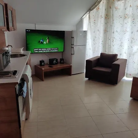 Ideal Three Bed For Families Closed To The Lägenhet Slăntjev Brjag