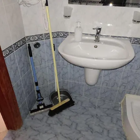 Ideal Three Bed For Families Closed To The דירה