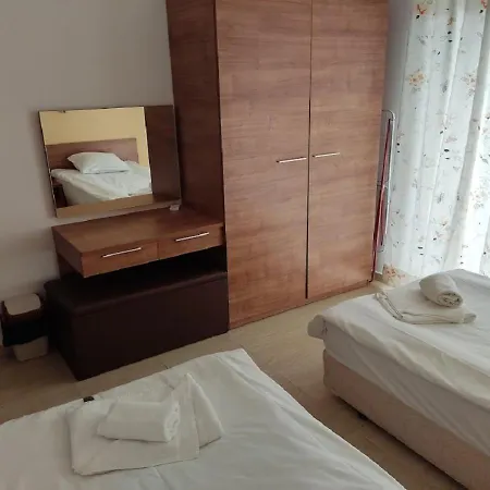 Ideal Three Bed For Families Closed To The * Slantschew brjag